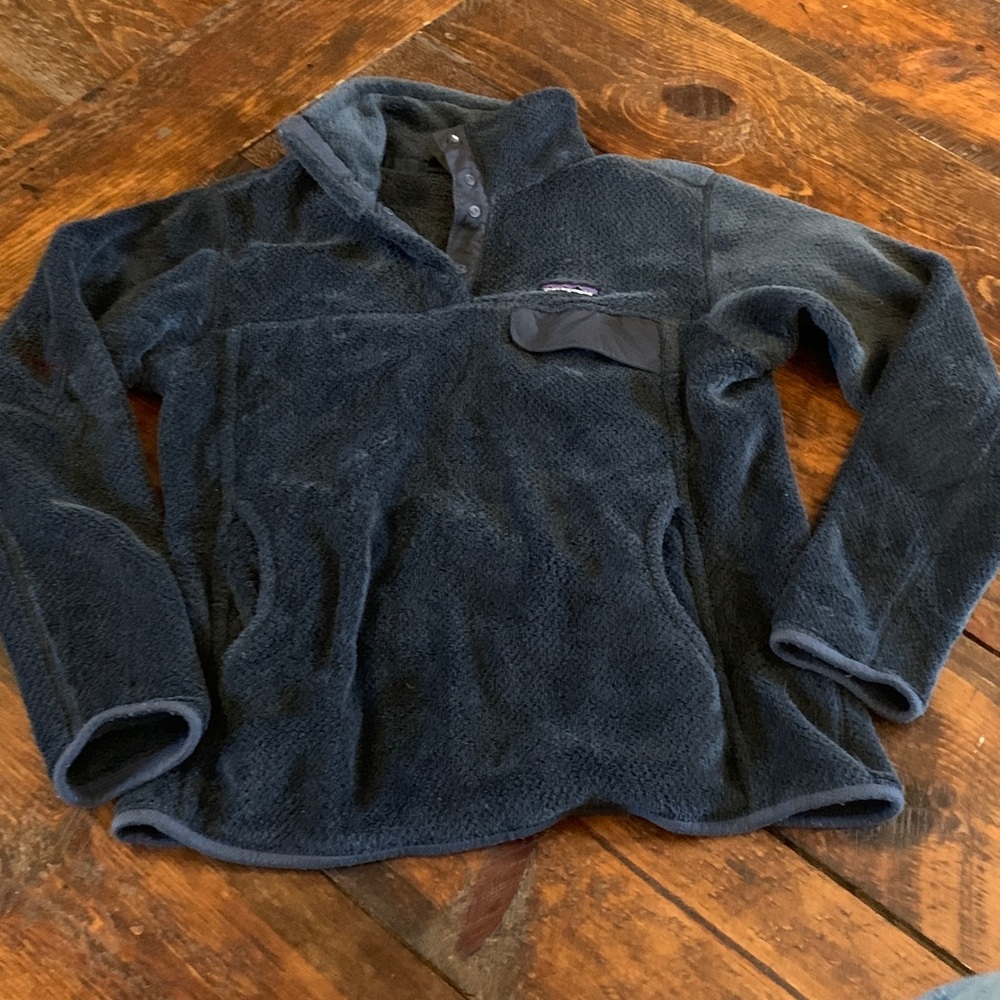 Patagonia womans Dark Gray/blue Fleece Sweater, small red paint blemish